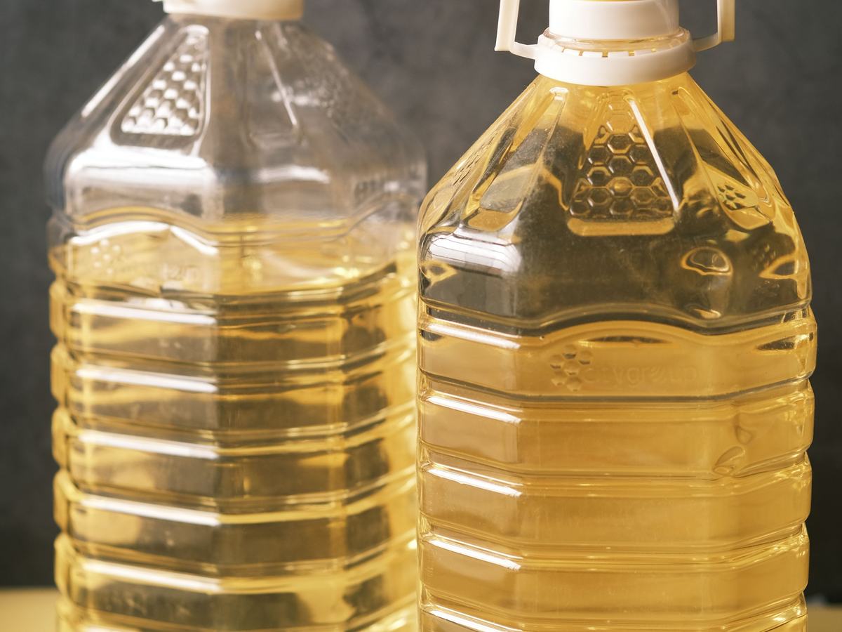 Bottles of cooking and vegetable oil