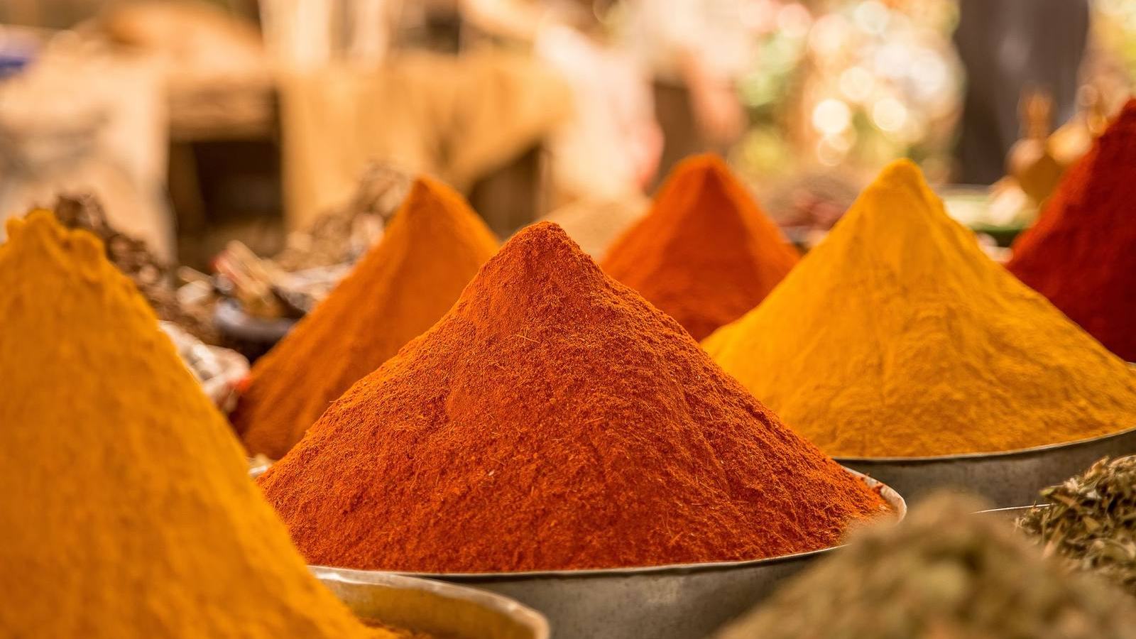 Pakistani red chilli and turmeric powder at market